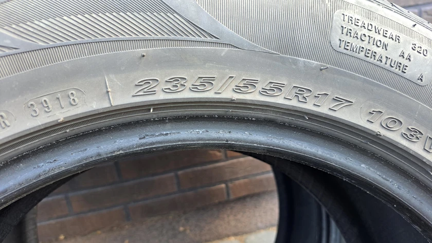  Vasarinės padangos R17 235/55 už gerą kainą – 15€!