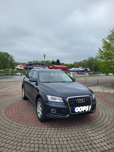  Stilingas AUDI Q5 su odiniu salonu ir šildomomis sėdynėmis