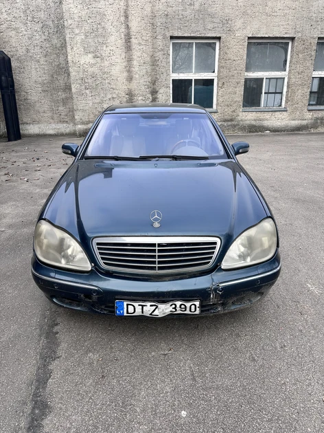  Mercedes-Benz automobilių pardavimas – dalimis ar visa