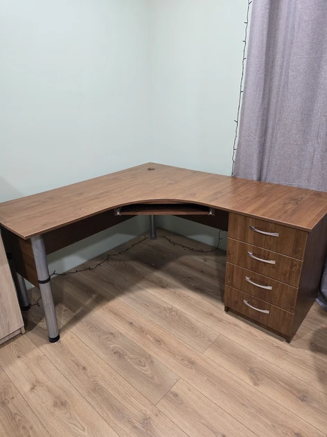  Biuro baldai – puikios būklės spinta, lentyna ir stalas!