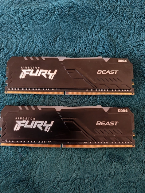  DDR4 16GB RAM su RGB – aukšta kokybė ir greitis už 40€