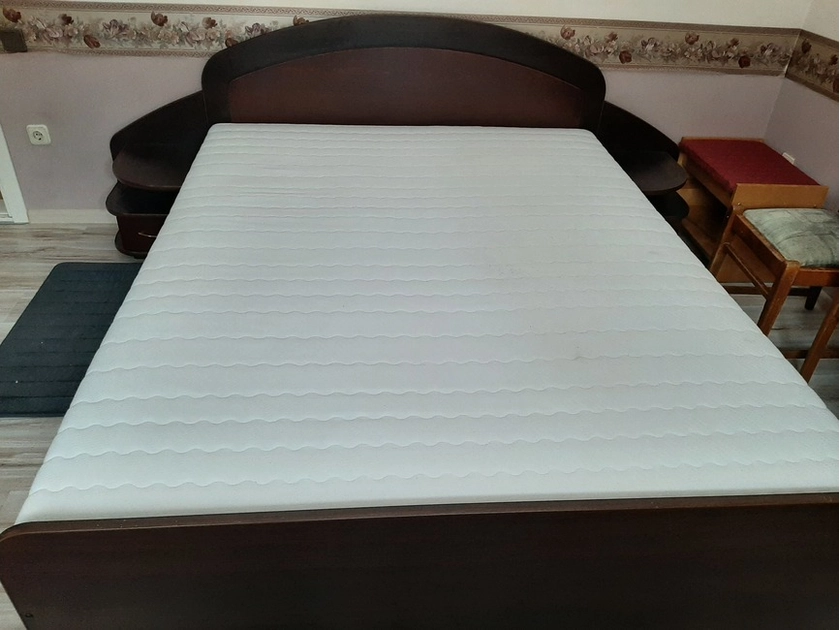  Dvigulė lova su patalynės dėže ir spintelėmis