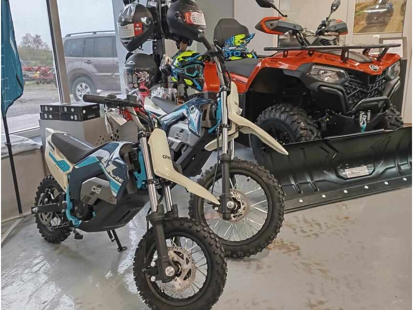  Galingi varikliai ir pasirenkami greičiai – CFMOTO motociklai!