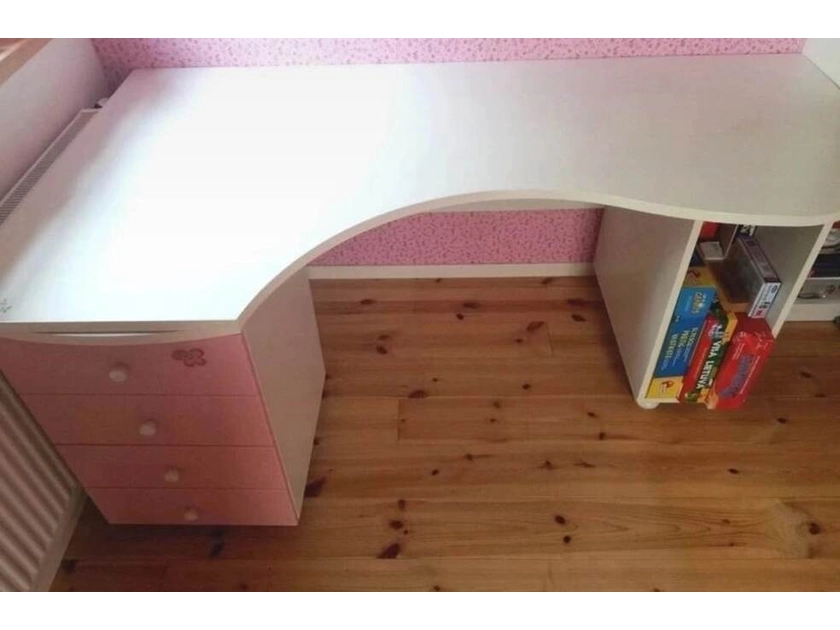 Ergonominis rašomasis stalas – ideali vieta darbui ir kūrybai