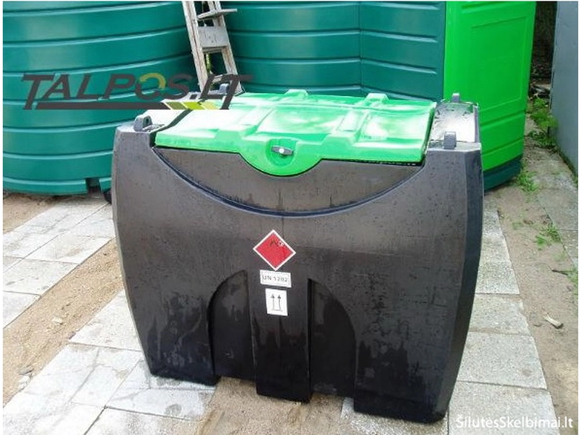  Lengvai transportuojama 900 l kuro talpa