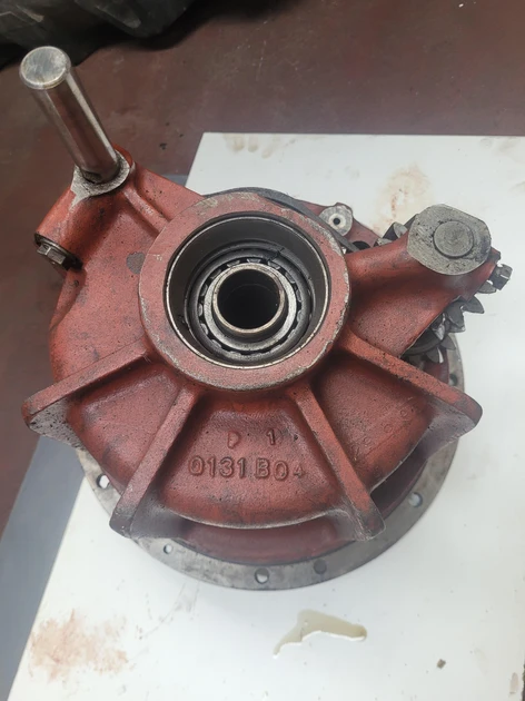  Massey Ferguson 6170 reversas – patikima pavarų perjungimo sistema