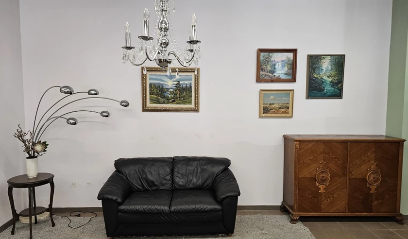  Juoda odinė sofa 1,75 m ilgio – puikus pasirinkimas už mažiausią kainą!