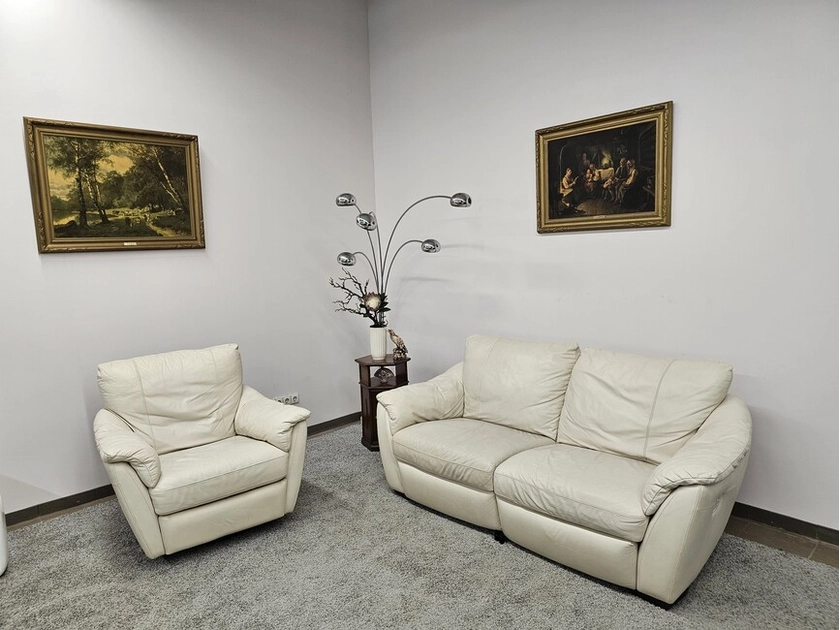 Natūralios odos sofos komplektas už 499 eur
