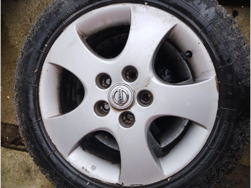  Nauji 16 colių ratai Nissan Almera – patikimumas lietuje