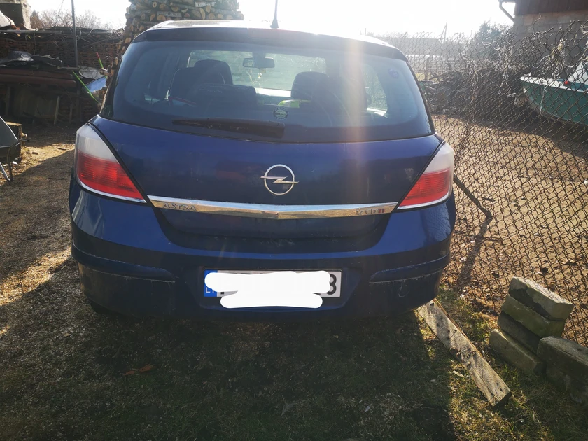  Opel Astra: Parduodamas erdvus dyzelinis sedanas