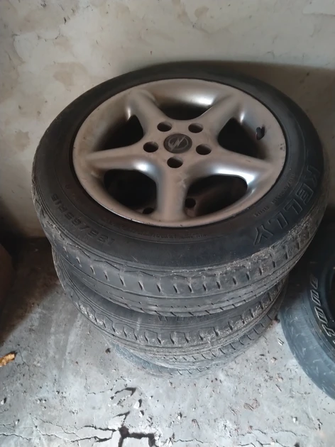  Opel ratlankiai su padangom 185/65/R15 – puikus pasirinkimas!