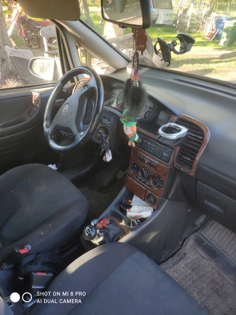  Opel Zafira: Patikimas universalas su naujomis padangomis!