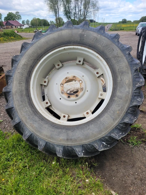 Padangos 18.4 R38 su ratlankiais - Gera Būklė