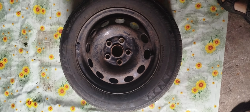  Padangos 4, naudotos su surūdijusiais diskais, tinka VAG automobiliams||Aukštos kokybės naudotos padangos R15 skersmens, puikiai tinka Skoda ir VAG modeliams||Naudotos padangos R15 su surūdijusiais diskais – patikimas pasirinkimas jūsų automobiliui||R15 dydžio naudotos padangos su surūdijusiais diskais, tinka Skoda ir kitų VAG markių automobiliams