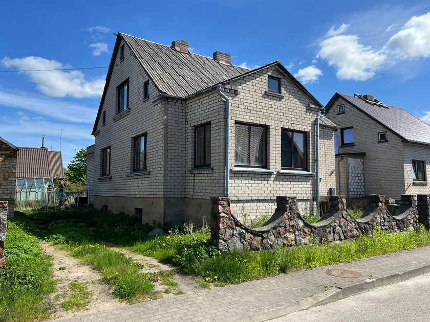 Namo dalis Šilutėje su 3.75 a sklypu – puiki galimybė