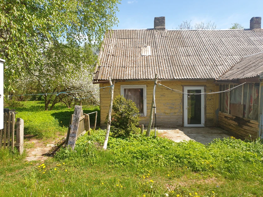  Parduodama pusė sodybos – investuokite į svajonių kampelį!