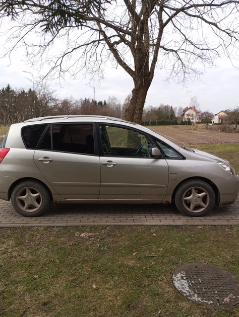  Parduodu Toyota Corolla Verso - idealus projektas remonto mėgėjams!