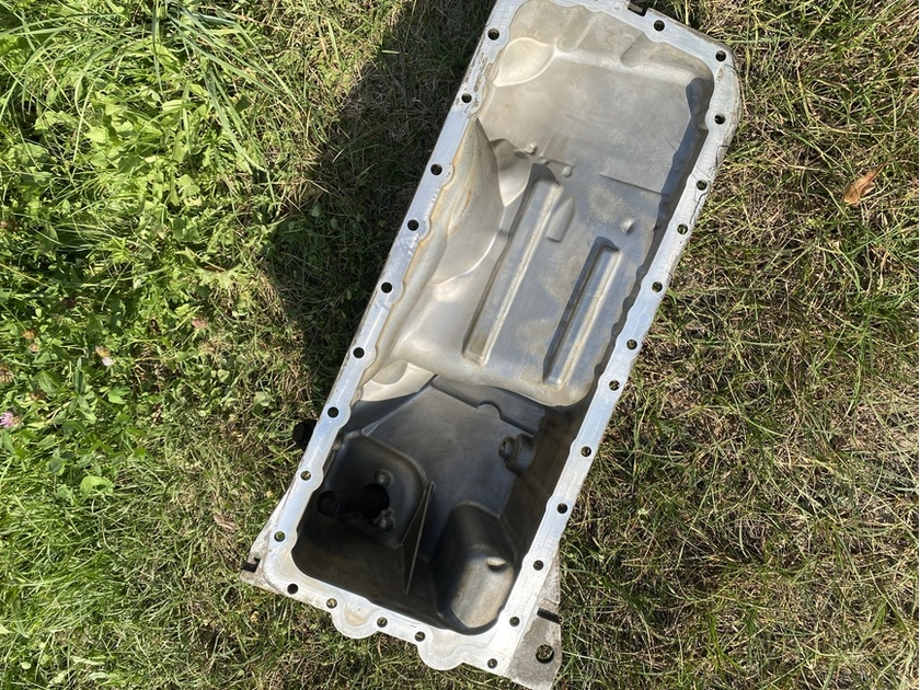  Parduodu BMW N52B30 karterį su tepalo davikliu