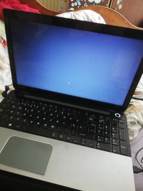  Toshiba nešiojamas kompiuteris su SSD ir 15