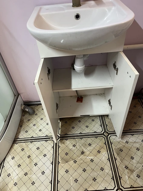  Parduodama vonios spintelė su kriaukle už puikią kainą!