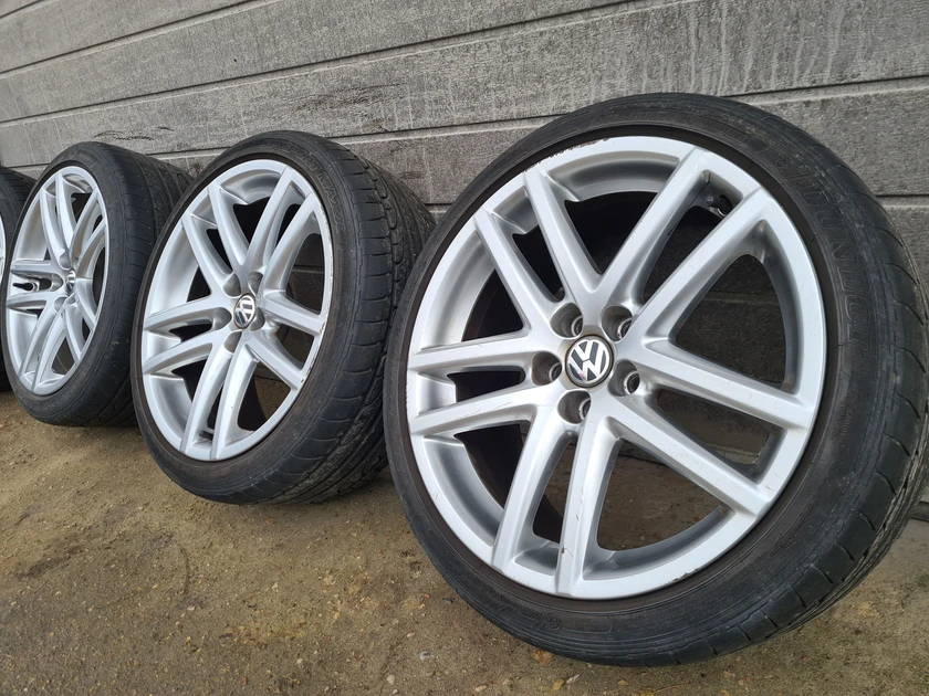  VW R17 ratlankiai 5x100 su padangomis – 350 Eur!