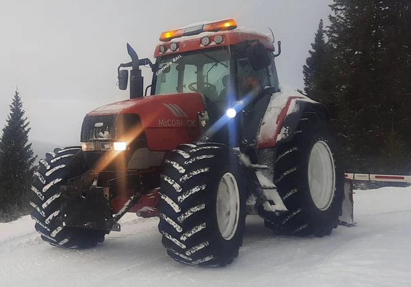  PERKAME TRAKTORIUS IR KOMBAINUS – Gera kaina, greitas atsiskaitymas!