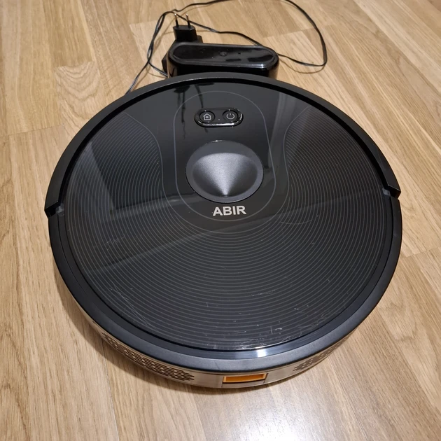  Plaunantis dulkių siurblys-robotas: patogumas ir švara!