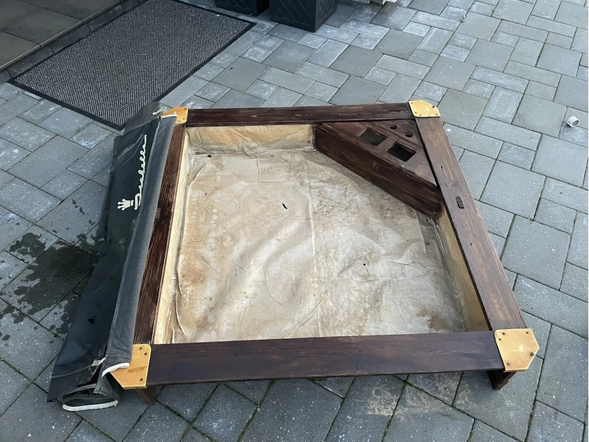  Smėlio dėžė su patogiu uždengimu vaikams