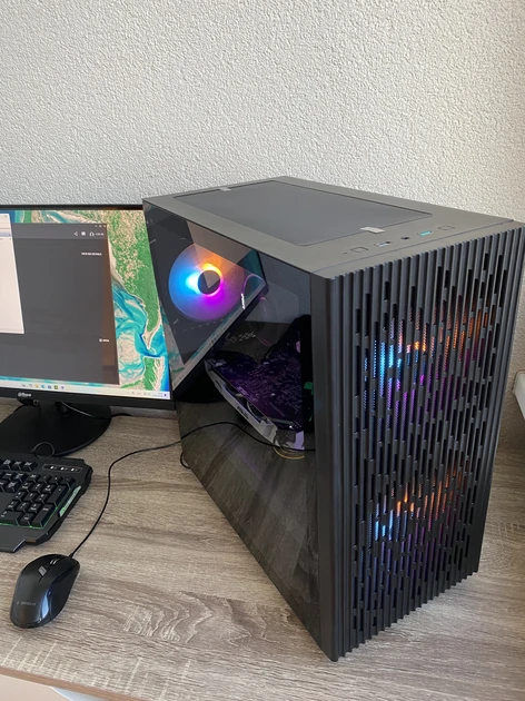  Stacionarus žaidimų kompiuteris su AMD Ryzen 7 – Galinga žaidimų patirtis!