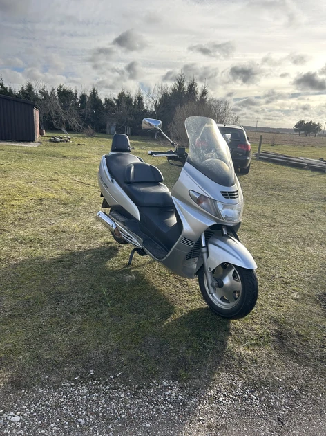  Suzuki Burgman 250 - Ideali garantija komfortui ir stiliui!