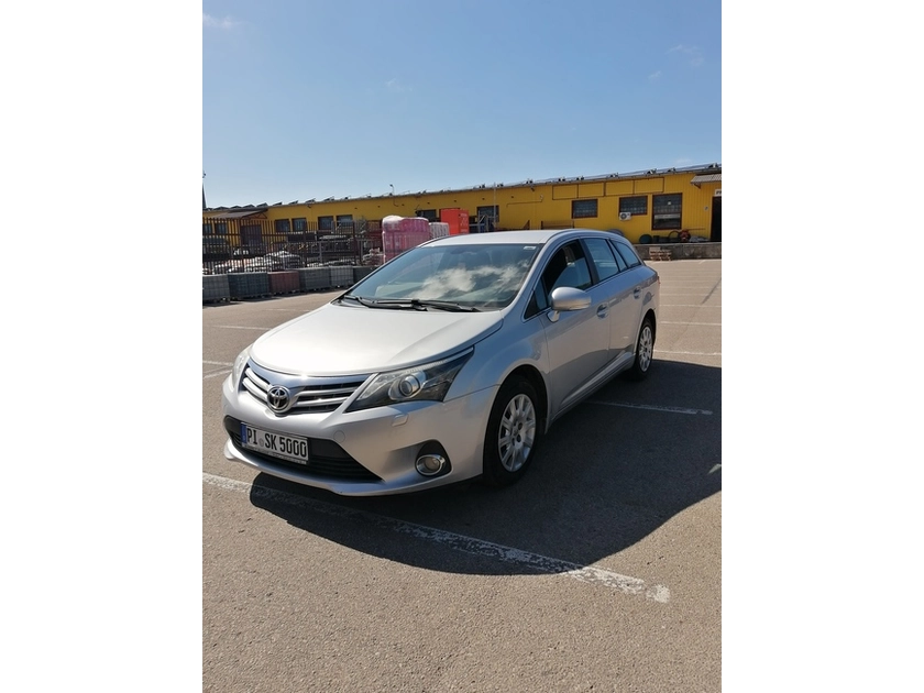  Tojota Avensis 2012 – patikimumas ir komfortas