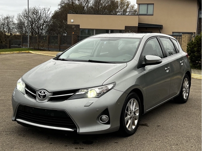  Toyota Auris 2013m. – Patikimumas ir Kokybė!