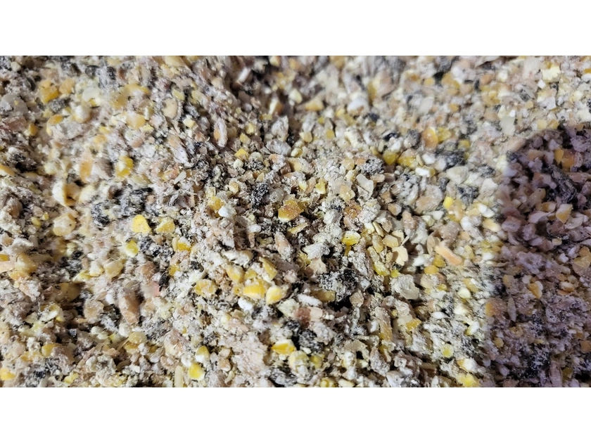  Traiškytų grūdų mišinys paukščiams – 40kg tik 15€!