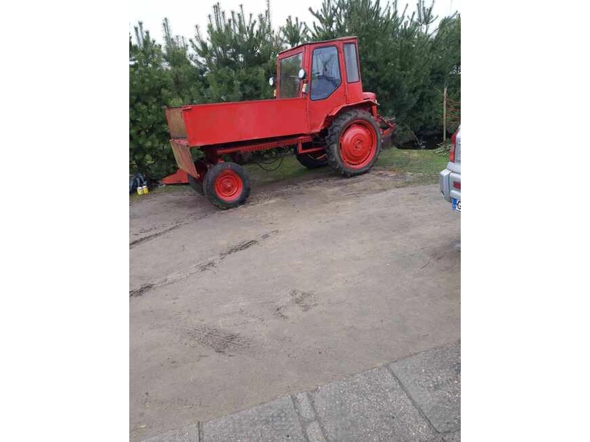  Traktorių T-16 su vairo stiprintuvu ir priekaba