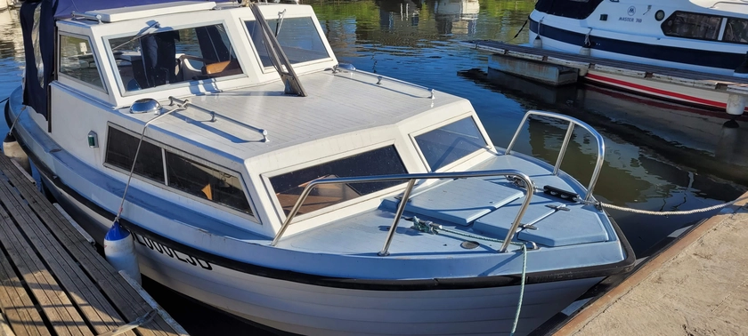  Tvarkingas kateris su doba Garmin echolotu