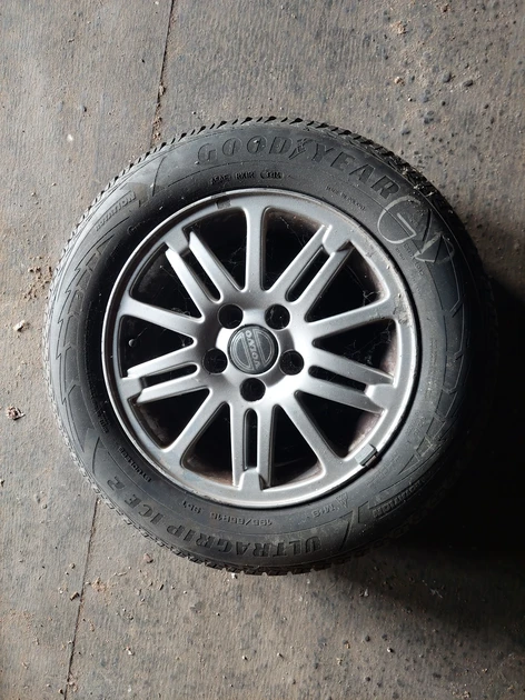  Volvo R15 ratlankiai su padangomis - puikus pasirinkimas!