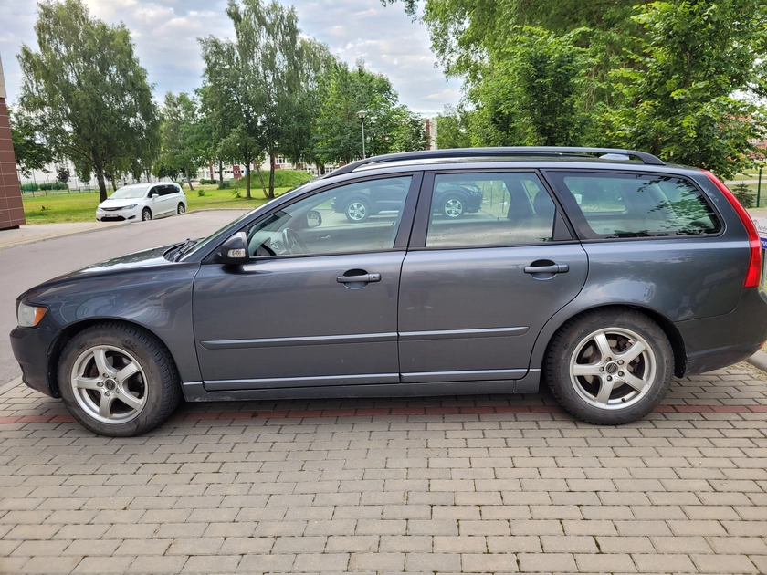  VOLVO V50 universalas su naujomis padangomis