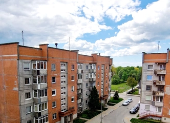 Šilutėje – erdvus butas su dideliu balkonu ir sandėliuku!