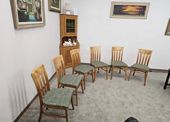 Klasikinis medžio stalo komplektas su 6 kėdėmis