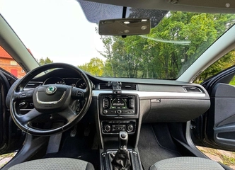 8. Skoda Superb – patikimumas ir komfortas viename automobilyje!