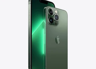 Apple iPhone 13 Pro Max 128GB su 100% baterija!