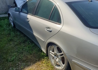 Atnaujinkite savo Mercedes E 320 CDI su mustu priekiu