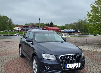 Stilingas AUDI Q5 su odiniu salonu ir šildomomis sėdynėmis