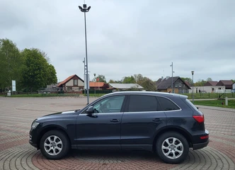 Praktiškas Audi Q5 su daugiafunkciniu vairu ir odiniu salonu!