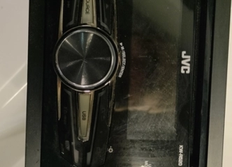 Automagnetola JVC KW-R520 – garsas kaip kino salėje
