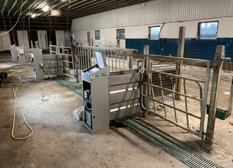 Parduodu automatinę veršelių šėryklą Delaval