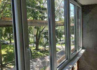 Balkono langai plastiški 4,55x1,59 m su tinkleliu