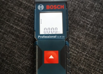 Lazerinis matuoklis Bosch GLM 30 – tikslus ir patikimas iki 30 m atstumo