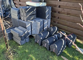 Čerpes ir kraigus pigiai! 90vnt juodų betoninių čerpių už 100€