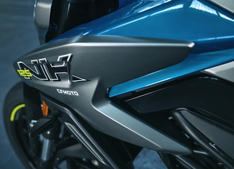 CFMOTO 125NK su TFT ekranas – inovatyvi ir patogi važiavimo patirtis visiems vairuotojams